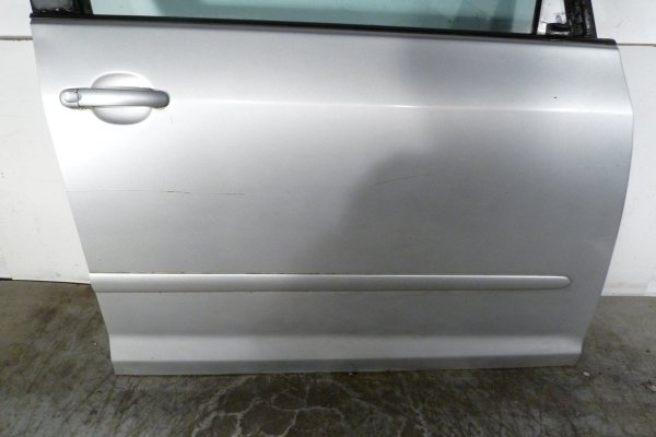 Drzwi przód prawe VW Golf Plus 5M 2005 2.0TDI BKD (Kod lakieru: LA7W)