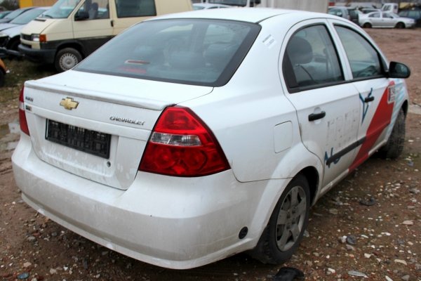 Zwrotnica przód lewa Chevrolet Aveo T250 2011 1.2i B12D1 Sedan 