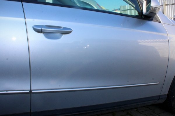 Drzwi tył prawe VW Passat B6 2010 Kombi (kod lakieru: LA7W)