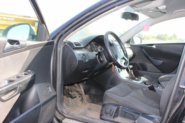 _Zamek drzwi przód lewy VW Passat B6 2007 Kombi 