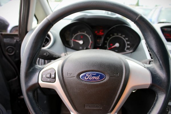 Pas przód Ford Fiesta MK7 2009 1.4i Hatchback 3-drzwi