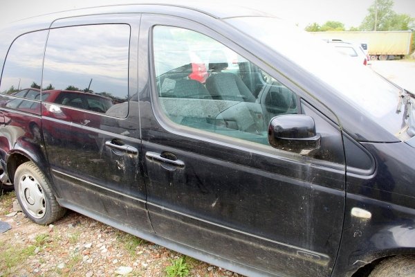 Zderzak przód + belka zderzaka Mercedes Vaneo W414 2003 Van 