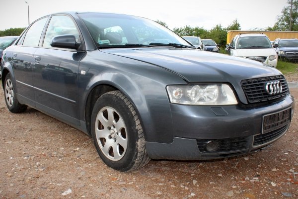 Błotnik przód prawy Audi A4 B6 2001 2.0i ALT Sedan