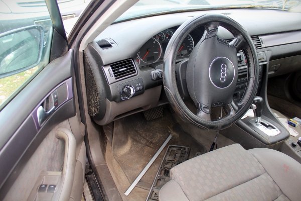 Drzwi tył prawe Audi A6 C5 2003 Lift Kombi (kod lakieru: LY5X)