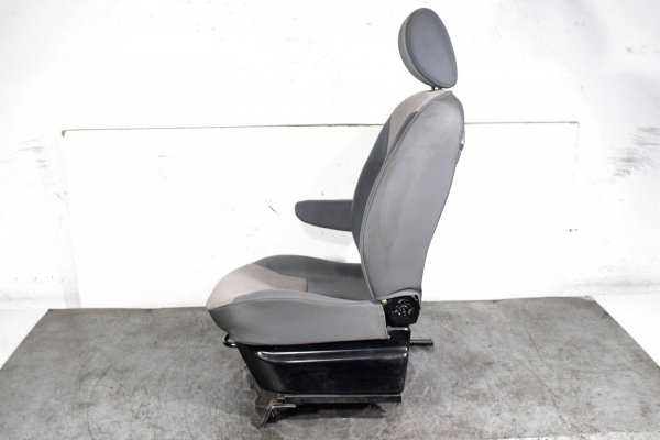 Fotel kierowcy lewy Peugeot Partner 2003