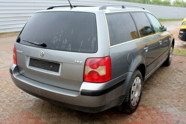Zderzak tył VW Passat B5 Lift Kombi (kod lakieru: LD7W)