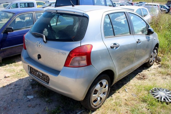 Podnośnik szyby przód prawy Toyota Yaris II XP90 2006 1.0VVTI 1KR-FE Hatchback 5-drzwi