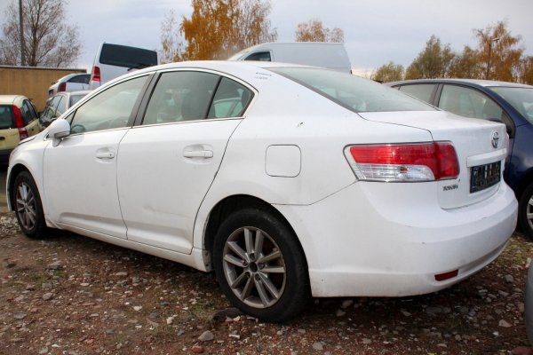 Lampka oświetlenia kabiny Toyota Avensis T27 2009 Sedan