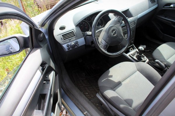 Drzwi Tył Lewe Opel Astra H 2006 1.9CDTI Kombi (gołe drzwi bez osprzętu)