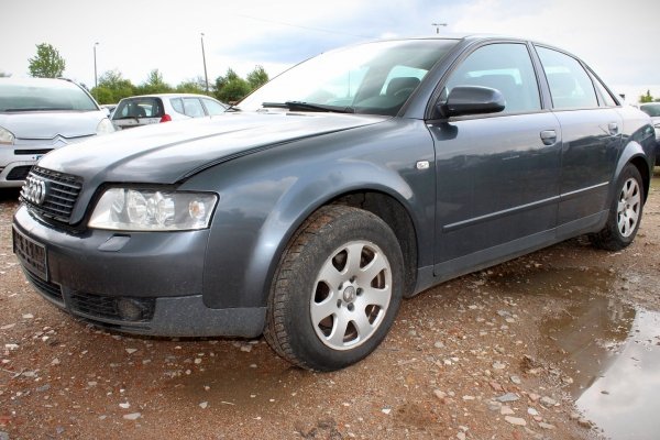Błotnik przód lewy Audi A4 B6 2001 2.0i ALT Sedan