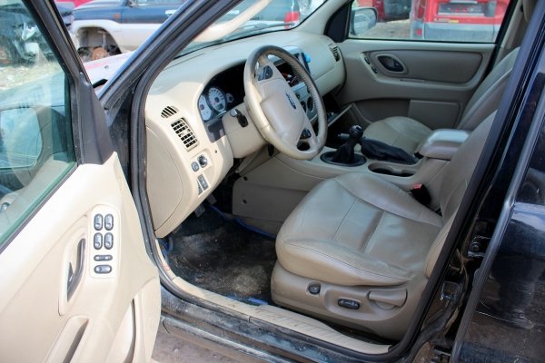 Zwrotnica przód prawa Ford Maverick 2006 2.3i Terenowy