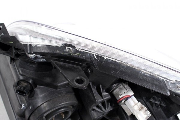 _Reflektor prawy Toyota Avensis T25 Lift 2006-2008 (xenon)