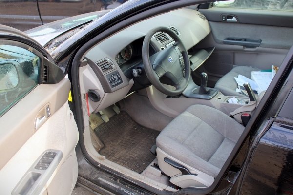 Zwrotnica przód lewa Volvo S40 2006 2.0D D4204T Sedan 