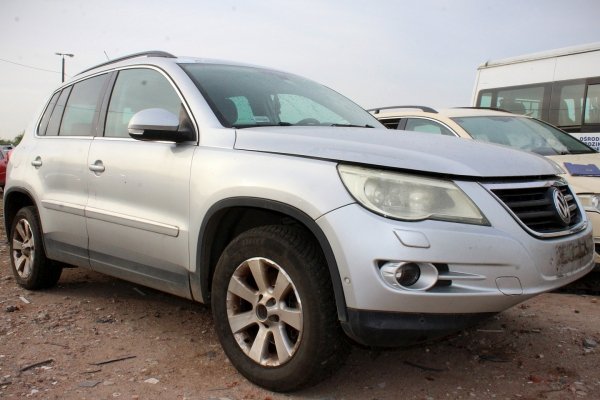 Błotnik przód lewy VW Tiguan 5N 2008 Suv (kod lakieru: LA7W)