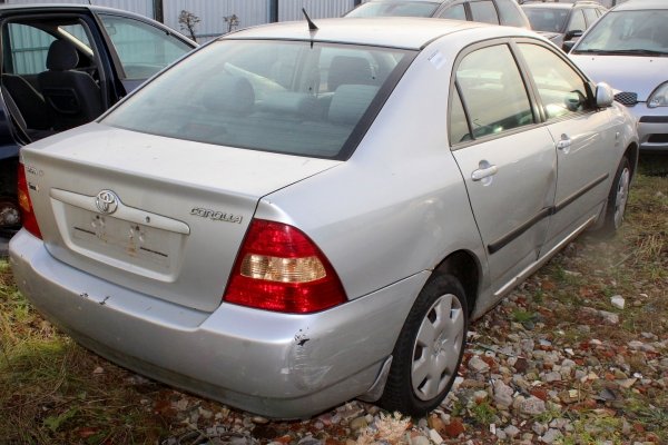 Amortyzator przód prawy Toyota Corolla E12 2002 2.0D4D 1CD-FTV Sedan