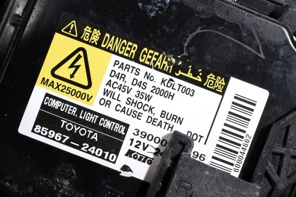 _Reflektor prawy Toyota Avensis T25 Lift 2006-2008 (xenon)