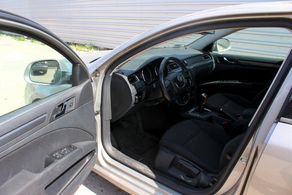 Klamka drzwi przód prawa Skoda Superb 3T 2011 1.6TDI CAYC Liftback