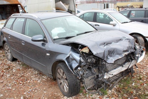 Zderzak tył Audi A4 B7 2005 Kombi 