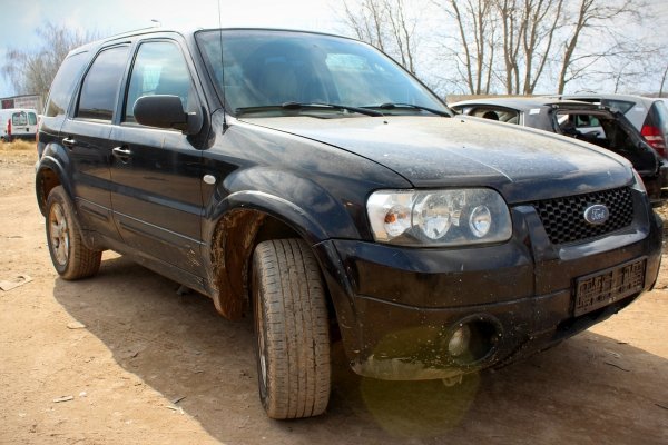 Wahacz tył lewy wleczony Ford Maverick 2006 2.3i Terenowy