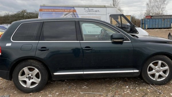 Błotnik przód prawy VW Touareg 7L 2005 