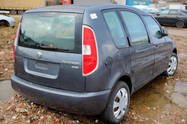 _Zderzak przód Skoda Roomster 5J 2007 (2006-2010) (kod lakieru: LF8J)