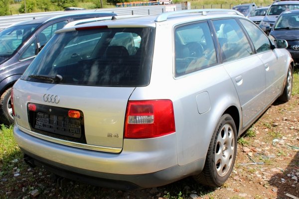 Klapa bagażnika tył Audi A6 C5 2002 2.4i BDV Kombi
