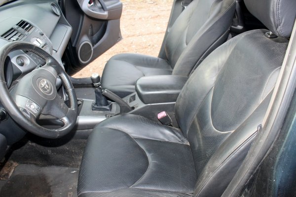 Klamka drzwi przód lewa Toyota Rav4 III XA30 2006 Suv 5-drzwi (kod lakieru: 6T3)