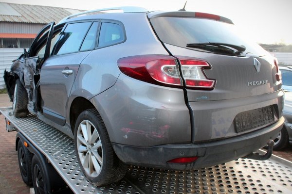 Półoś przód prawa Renault Megane III 2009 1.9DCI F9Q870 Kombi 