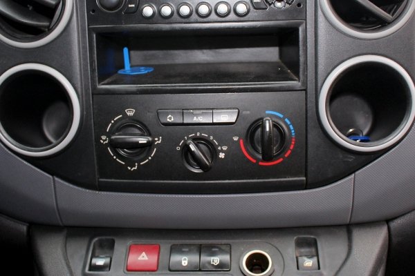 Panel sterowania nawiewem Peugeot Partner II 2009