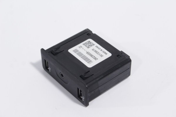 _Gniazdo AUX USB Renault Scenic IV 2018