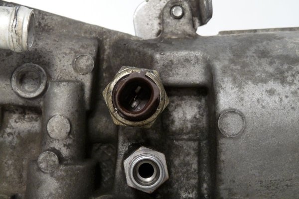 Podstawa filtra oleju VW Passat B6 2005 2.0TDI