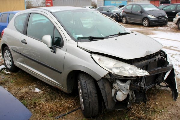 Zwrotnica przód prawa Peugeot 207 2006 1.4i KFU Hatchback 3-drzwi