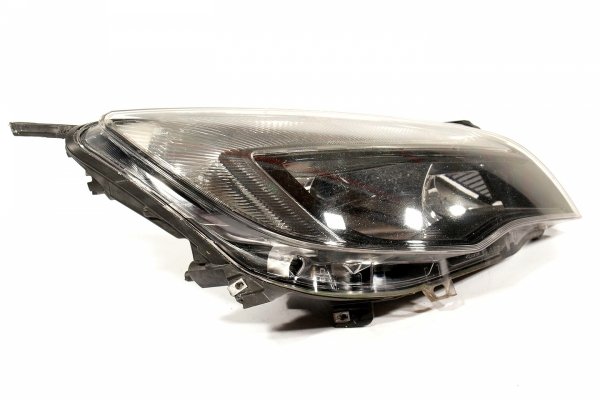 Reflektor prawy Opel Astra J 2011 Kombi