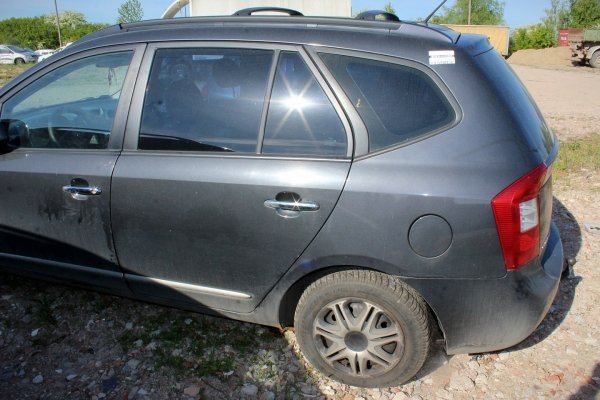 Klapa bagażnika tył Kia Carens FG 2007 Minivan 