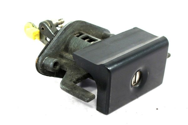 _Wkładka zamka klapy Nissan Primera P11 1996-2002