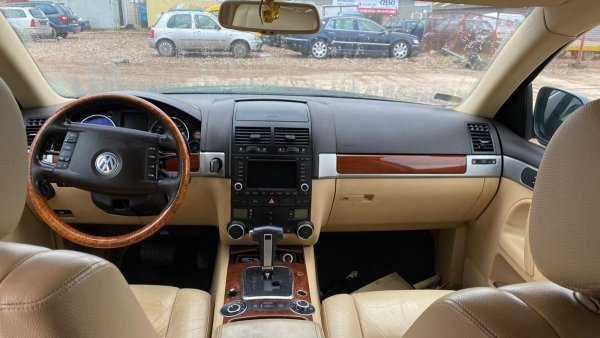 Błotnik przód prawy VW Touareg 7L 2005 