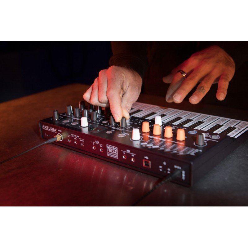 Arturia MicroFreak hybrydowy syntezator