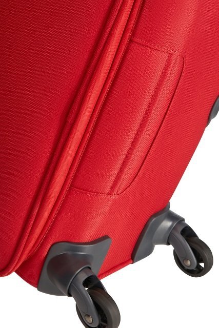 Bagaż posiada uchwyt na spodzie bagażu, co umożliwia wygodne chwycenie torby przy podnoszeniu