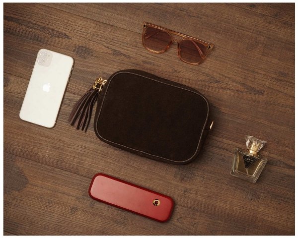 Damska skórzana torebka wizytowa listonoszka Solome Madeira brązowa zamszowa plener