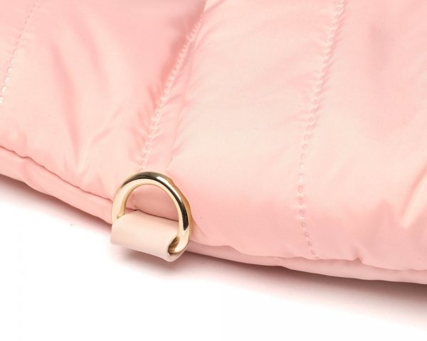Jasno różowa torba damska pikowana shoperka detal