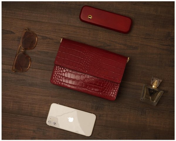 Czerwona skórzana listonoszka torebka damska na ramię wąż snake plener