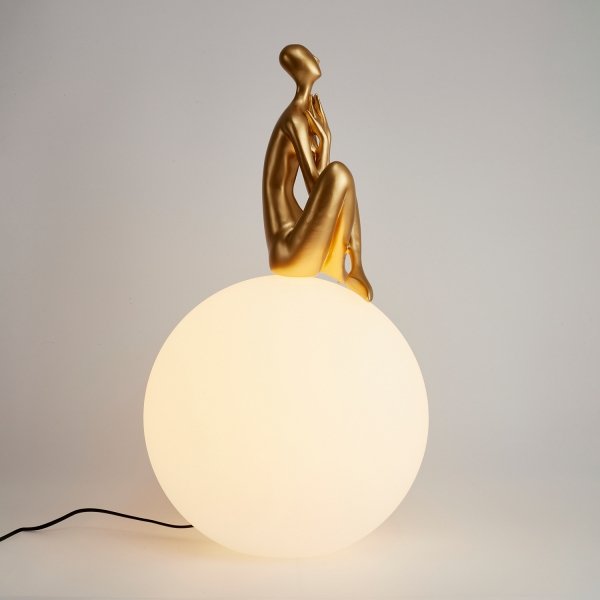 Designerska lampa stołowa dekoracyjna ozdobna kobieca sylwetka złota szklana kula WOMAN ST-6022-C gold Step Into Design