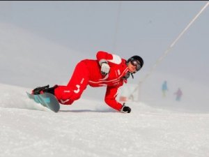 Wybieramy deskę snowboardową do carvingu