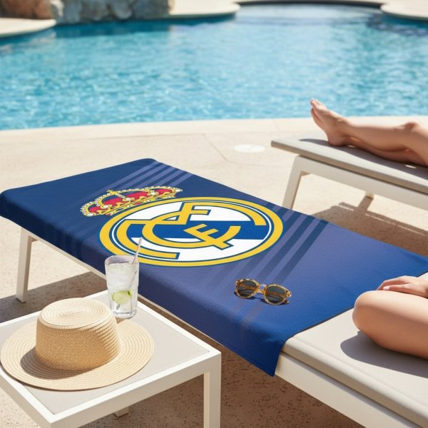 Real Madryt ręcznik plażowy junior 70x140 cm beach towel 2200010482