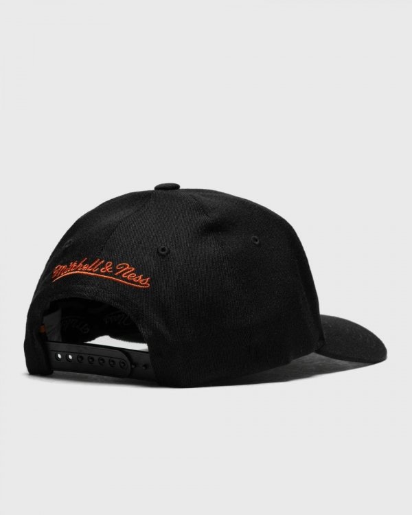 Mitchell &amp; Ness czapka z daszkiem NBA New York Knicks Team Logo High Crown 6 Panel Classic Red Snapback HHSSINTL102-NYKYYPPPBLCK