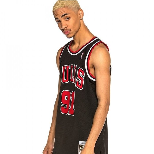 Mitchell &amp; Ness koszulka męska Chicago Bulls NBA Swingman Alternate Jersey Bulls 97 Dennis Rodman SMJYGS18152-CBUBLCK97DRD