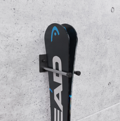 Ramiona wieszaka N1C z plastikową osłonką zabezpieczającą narty fi10