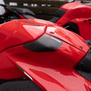 Slidery Zbiornika Paliwa RG Racing Ducati Panigale V4(S) 22-24