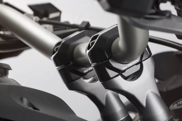 SW-MOTECH ZESTAW PODWYŻSZAJĄCY KIEROWNICĘ 22MM