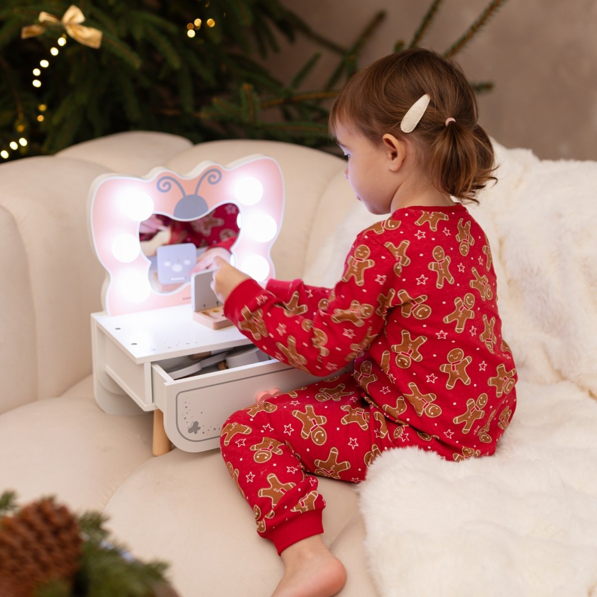 Drewniana mini toaletka z oświetleniem LED - Motylek